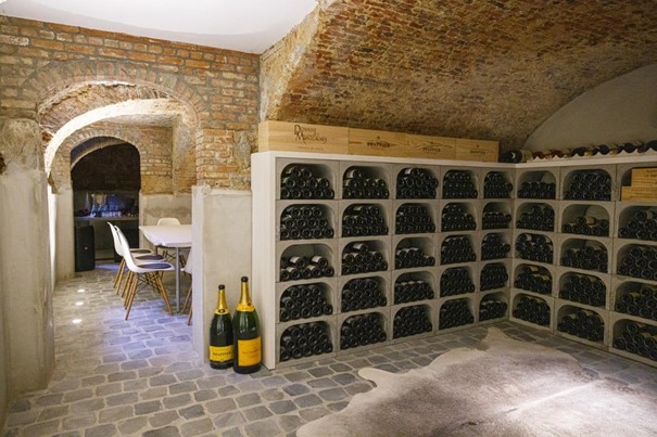 Zelfs de kelder van de godshuisjes werd helemaal gerestaureerd.