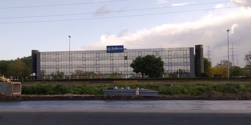 Baloise gevel vanop de E34