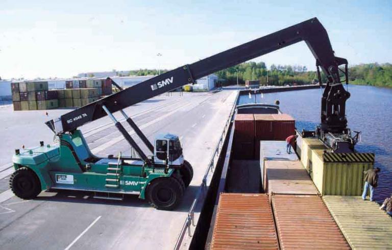 Antwerp Express Port_container loading_ppm.jpg